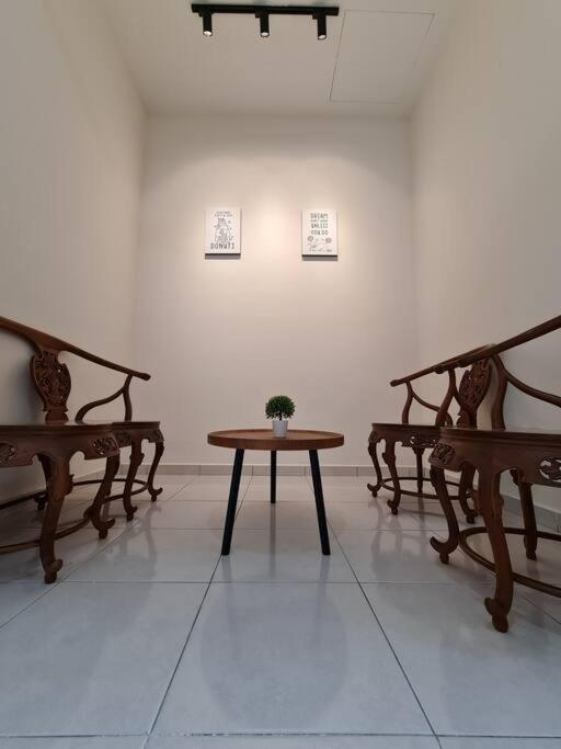 Holiday home 3storey House 13pax Family Bayan Lepas