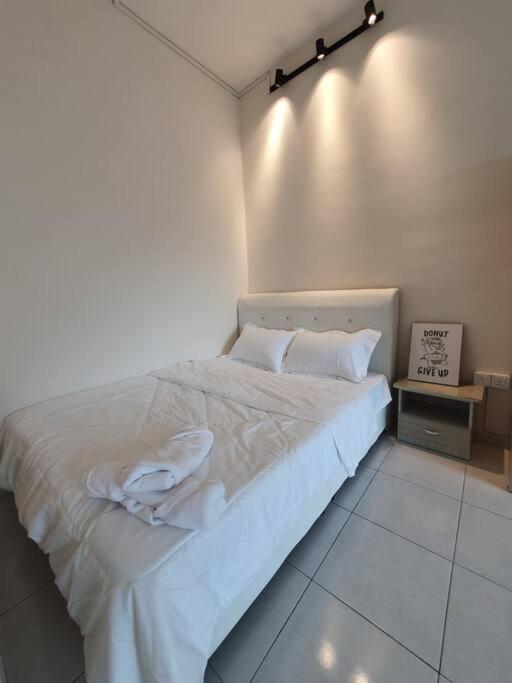 Holiday home 3storey House 13pax Family Bayan Lepas